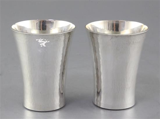 A pair of modern planished silver beakers by Simon J. Beer, (Lewes maker), 12.5 oz.